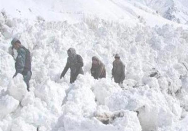 Αφγανιστάν: Τουλάχιστον 100 νεκροί από χιονοστιβάδες